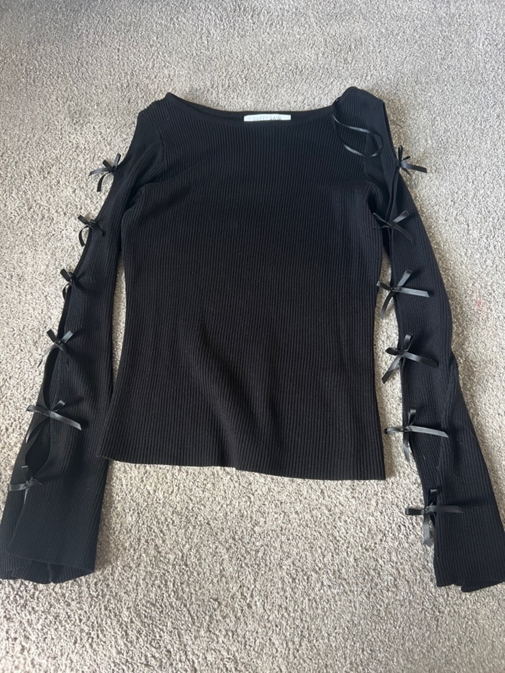 Ribbon top bin 6